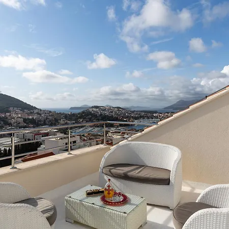 Апартаменты Marlea Sea-view